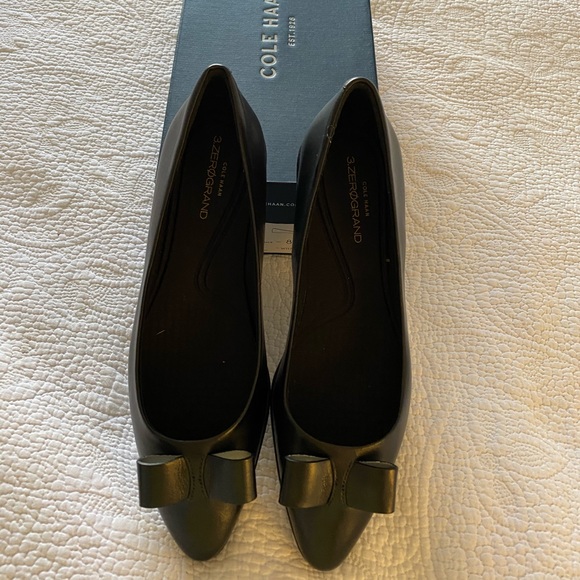 Cole Haan Shoes - NEW COLE HAAN BLACK ZEROGRAND BOW SKIMMER FLATS 8